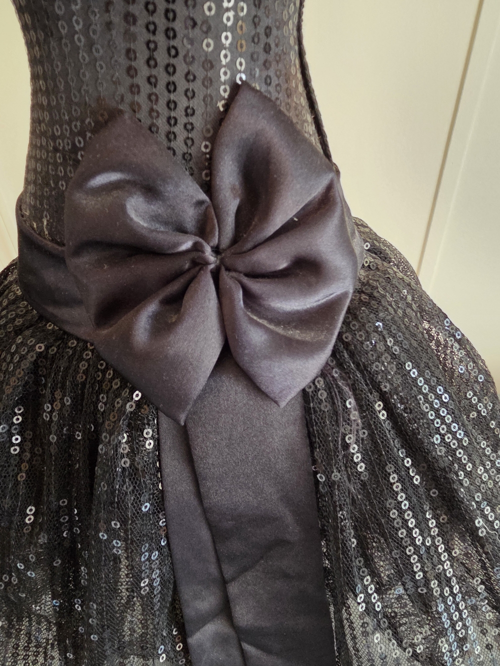 28" Sequin Dress Form - Picture 3 of 8